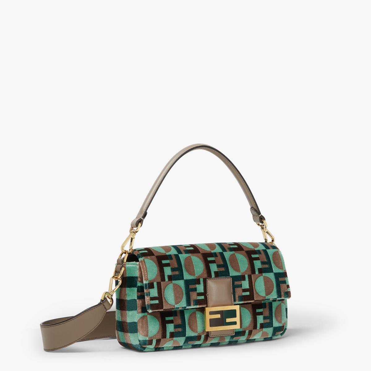 مجموعة&nbsp;فندي الكبسولية&nbsp;الخاصة بمسلسل Emily in Paris 