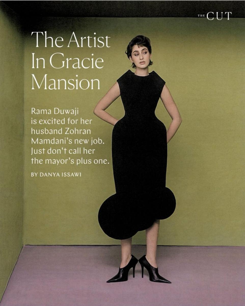 مارك جايكوبس بفستان من مارك جايكوبس