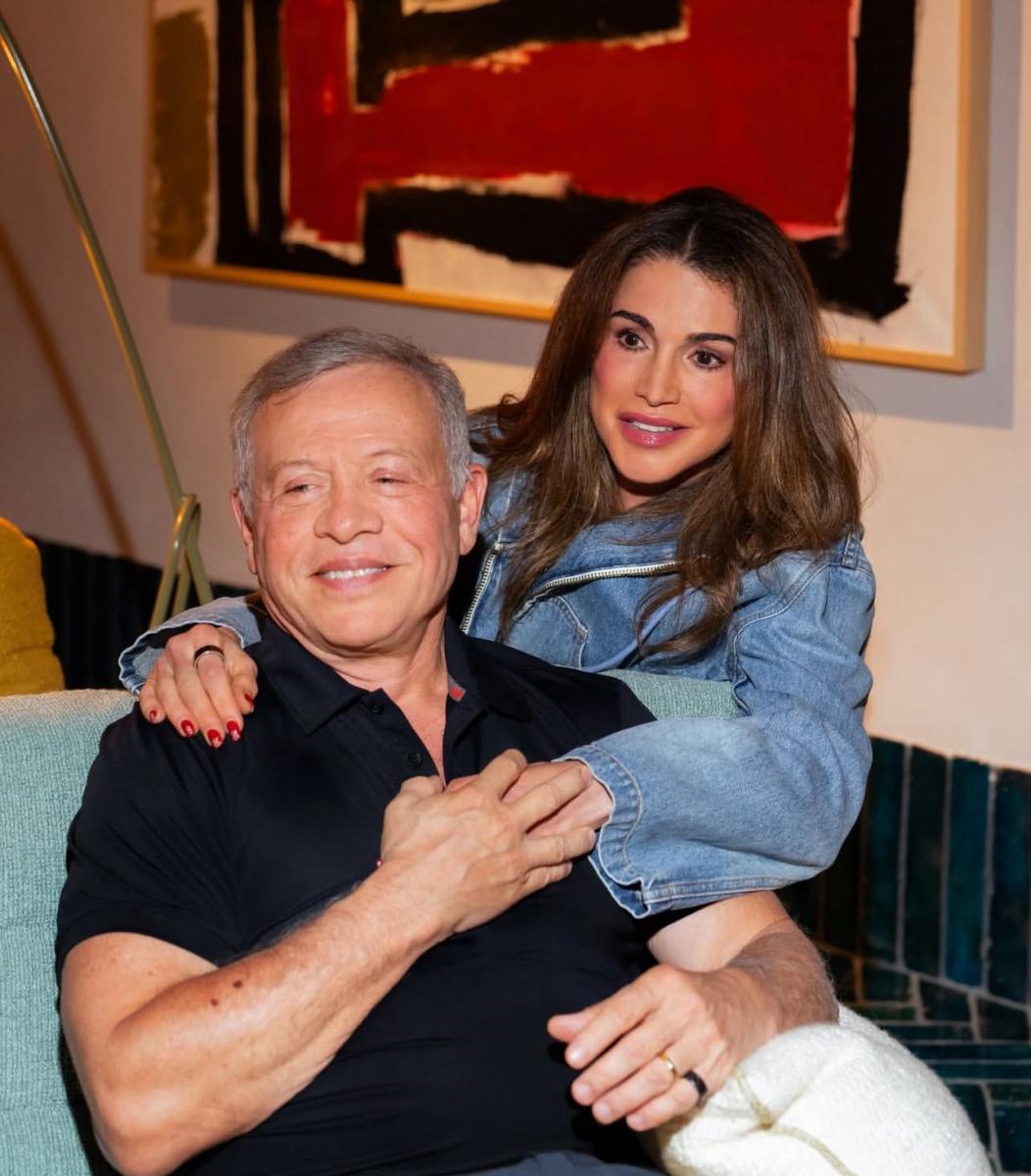 الملكة رانيا بجاكيت الدنيم 