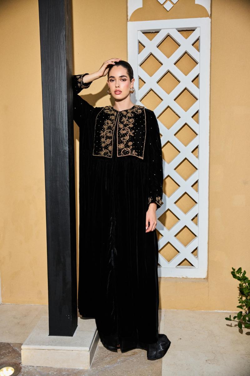 ليلى العوضي تقدّم مجموعة  "The Garden She Built" بطابع شرقي