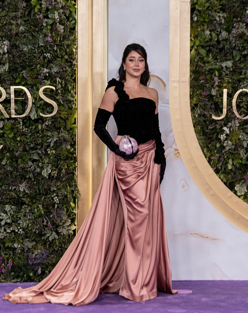 أسيل عمران بتصميم زهير مراد