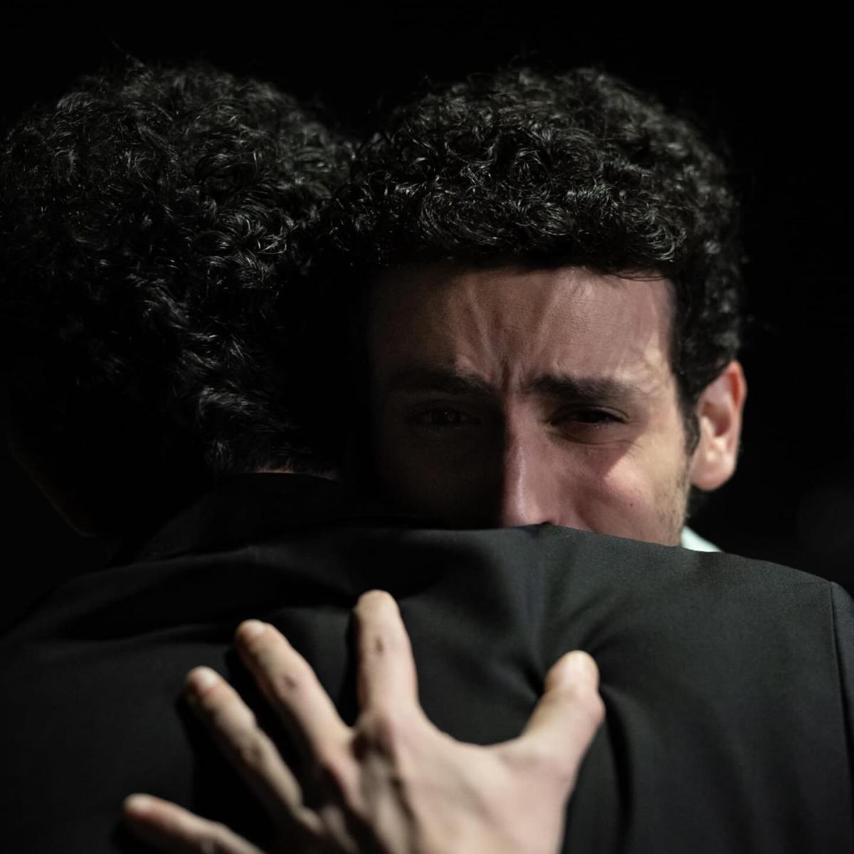 ورد عجيب في مسلسل آسر