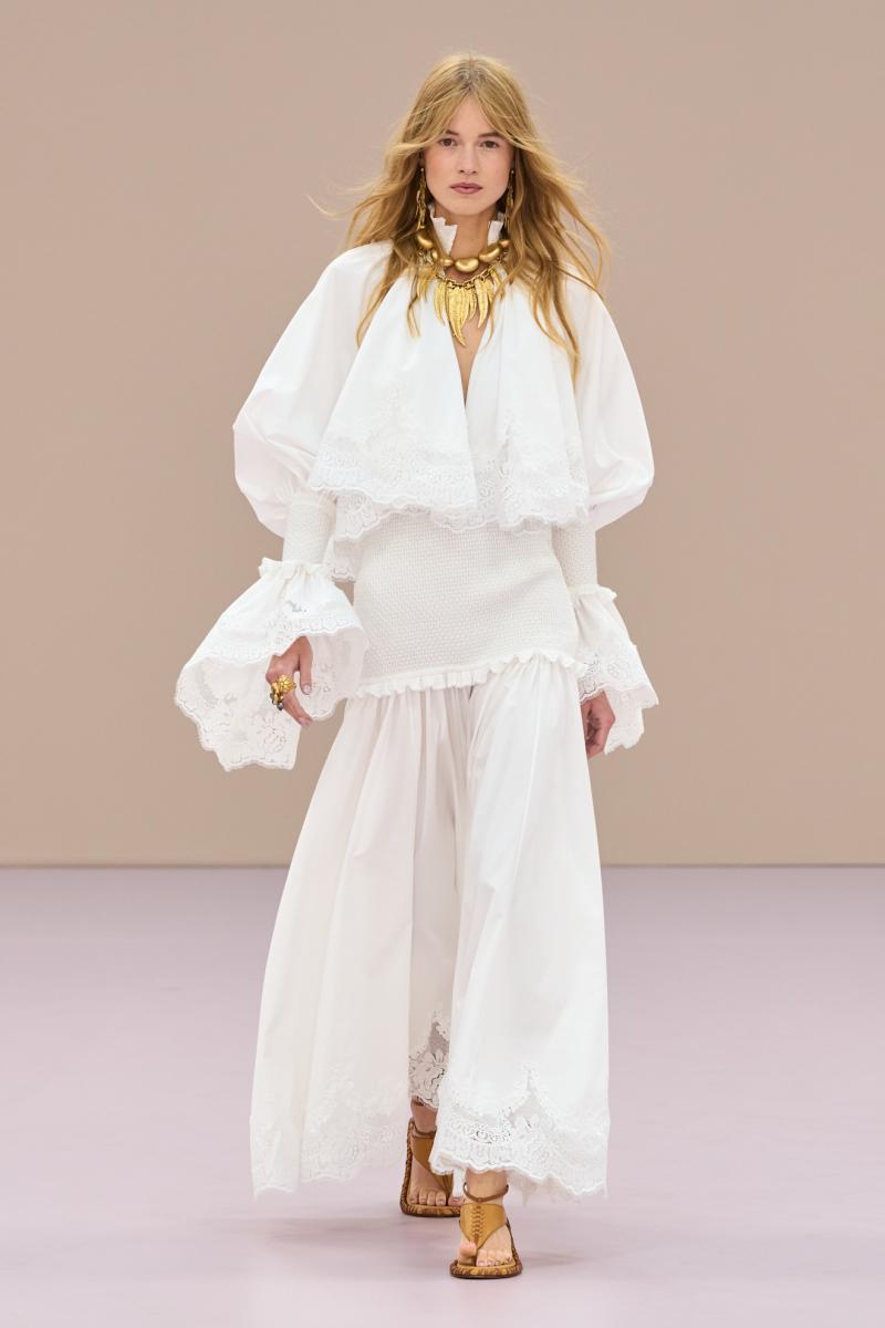 لون عام 2026: Cloud Dancer الأبيض الذي يعيد للعالم صفاءه