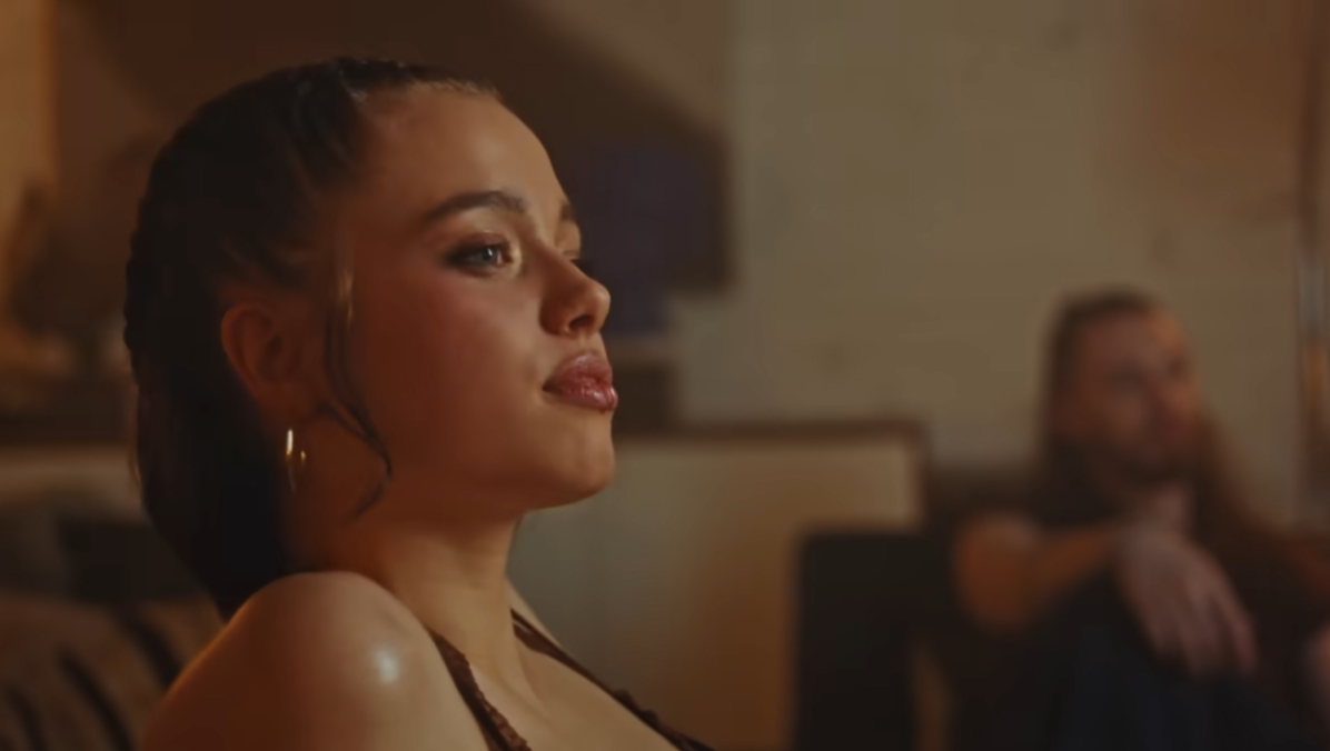 شيلوه أنجلينا جولي براد بيت - Shiloh Jolie Pitt - Angelina Jolie - Brad Pitt - دايونغ Dayoung - Cosmic Girls WJSN - Starship Entertainment - فيديو كليب What&rsquo;s a Girl to Do - كيبوب Kpop - أخبار هوليوود - أبناء النجوم - ظهور شيلوه - YouTube - Culture dance crew