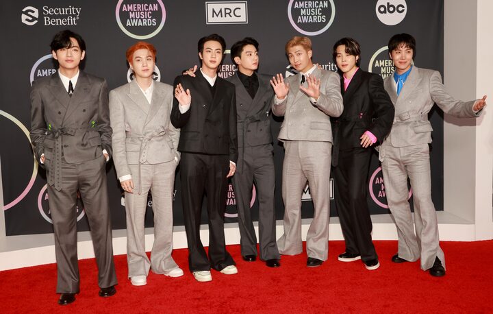 BTS بي تي إس BTS - American Music Awards 2026 AMAs - Grammy Awards غرامي Grammy - Las Vegas لاس فيغاس Las Vegas - Butter باتر Butter - Artist of the Year فنان العام Artist of the Year - Favorite Pop Duo or Group أفضل ثنائي أو فرقة Pop - Favorite Social Artist أفضل فنان على وسائل التواصل الاجتماعي - MGM Grand Garden Arena MGM Grand Garden Arena - Halftime Show هالف تايم شو Halftime Show - FIFA World Cup كأس العالم FIFA World Cup - Madonna مادونا Madonna - Shakira شاكيرا Shakira - MetLife Stadium متلايف ستاديوم MetLife Stadium - Arirang World Tour أريرانغ وورلد تور Arirang World Tour