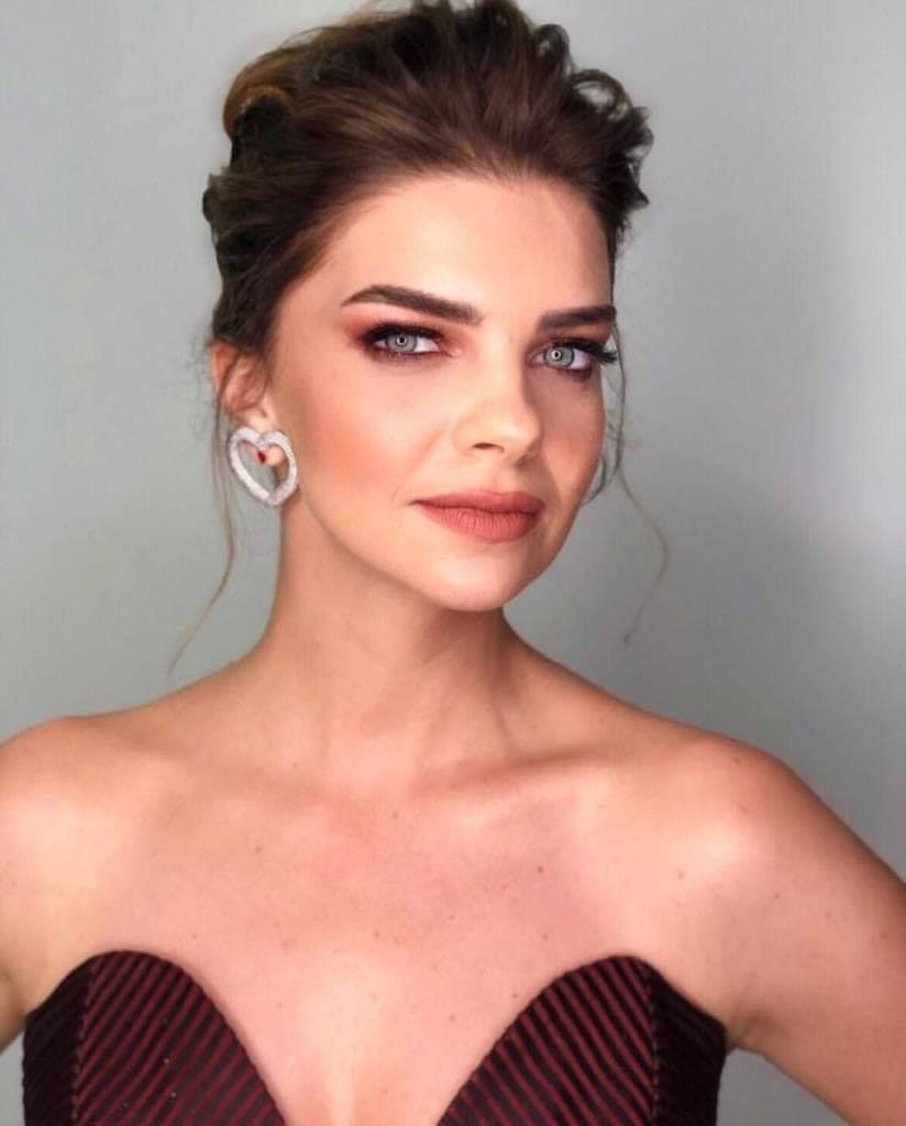 طلاق بيلين كاراهان بعد زواج استمر 12 عامًا وبيان 