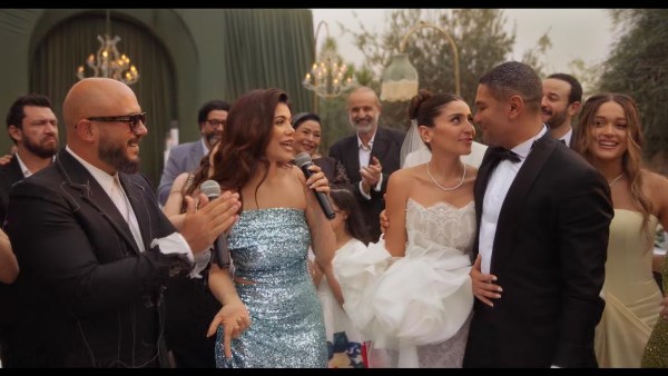 ✨ نهاية مؤثرة لـ اتنين غيرنا ✨ زواج نور (دينا الشربيني) من دكتور حسن (آسر ياسين) وسط دموع وتأثر الأبطال، مع أغنية "وأخيرًا" لمحمود العسيلي وصابرين النجيلي