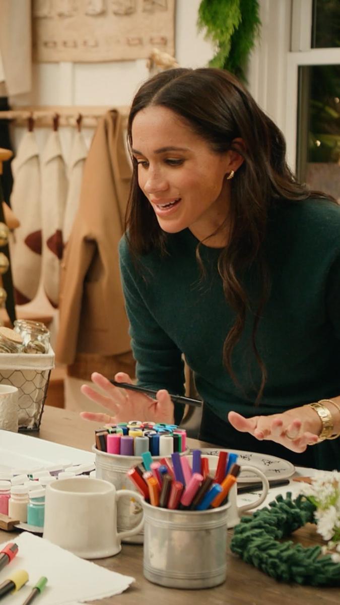 ميغان ماركل - Meghan Markle - علامة As Ever - نتفليكس Netflix - Duchess of Sussex - As Ever lifestyle brand - With Love Meghan Netflix - Prince Harry - Harry and Meghan Netflix documentary - صفقة نتفليكس مع الأمير هاري وميغان - مشاريع ميغان ماركل التجارية - Meghan Markle lifestyle brand As Ever - Netflix deal Prince Harry Meghan Markle - As Ever products honey fruit spreads candles - أخبار ميغان ماركل اليوم