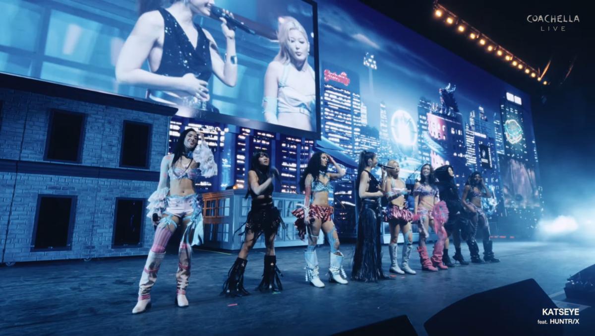 كوتشيلا 2026 - Coachella 2026 Katseye - Huntr x Golden live - Katseye Coachella performance - KPop Demon Hunters Golden song - Ejae Audrey Nuna Rei Ami Coachella - Katseye Dream Academy Netflix - Popstar Academy Katseye - Katseye Billboard Hot 100 Gnarly - Gabriela Katseye Grammy nomination - Sahara stage Coachella performance