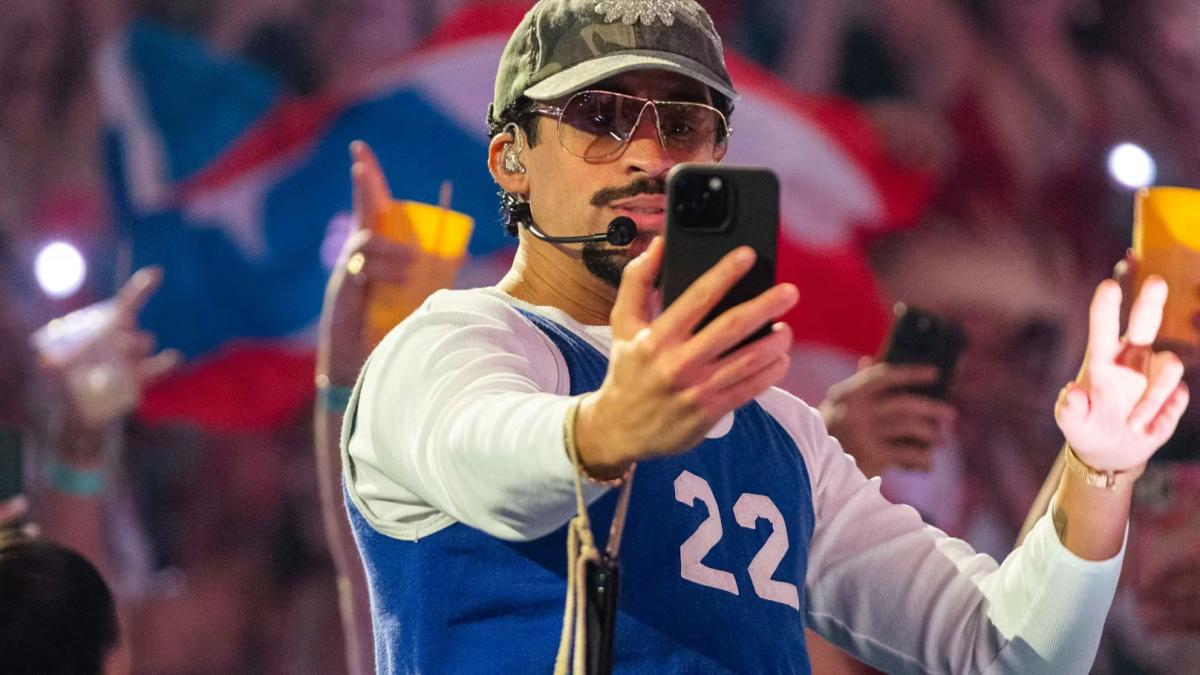 باد باني Bad Bunny - سبوتيفاي Spotify - السوبر بول 2026 Super Bowl 2026 - عرض منتصف المباراة - ريكي مارتن Ricky Martin - ليدي غاغا Lady Gaga - كندريك لامار Kendrick Lamar - Billboard Hot 100 - Grammy Awards - Debí Tirar Más Fotos - Yo Perreo Sola - El Apagón - DtMF - NUEVAYoL - BAILE INoLVIDABLE - Un Verano Sin Ti - السعودية Saudi Arabia - الإمارات العربية المتحدة United Arab Emirates