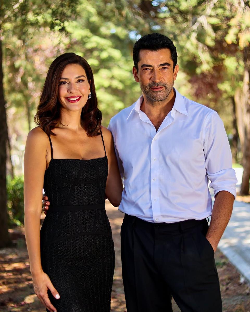كنان إميرزالي أوغلو، برغزار كورل، Kenan İmirzalıoğlu، Bergüzar Korel، مسلسل أخي، A.B.İ.، مسلسل A.B.İ.، الموسم الثاني من مسلسل أخي، كنان إميرزالي أوغلو وبرغزار كورل، كنان إميرزالي أوغلو وبرغزار كورل بعد 11 عامًا، مسلسل Karadayı، أفرا ساراتش أوغلو، أخبار المسلسلات التركية، أخبار الدراما التركية، نجوم تركيا، كواليس مسلسل أخي