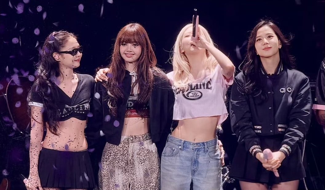 BLACKPINK بلاكبينك - BLACKPINK Deadline World Tour جولة بلاكبينك ديدلاين العالمية - BLACKPINK comeback عودة بلاكبينك - Jennie جيني بلاكبينك - Jisoo جيسو بلاكبينك - Lisa ليزا بلاكبينك - Rosé روزي بلاكبينك - DEADLINE mini album ألبوم ديدلاين المصغر - Jump أغنية جامب بلاكبينك - Kai Tak Stadium ملعب كاي تاك هونغ كونغ Hong Kong - SoFi Stadium ملعب سوفي لوس أنجلوس Los Angeles - BLACKPINK disbandment rumors شائعات انفصال بلاكبينك - K-pop girl group فرقة كيبوب نسائية - BLINKS جمهور بلاكبينك