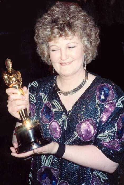 بريندا فريكر - Brenda Fricker - وفاة بريندا فريكر - Brenda Fricker death - Home Alone 2 - وحيد في المنزل 2 - Home Alone 2 Lost in New York - سيدة الحمام - Pigeon Lady - My Left Foot - دانيال داي لويس Daniel Day-Lewis - جائزة الأوسكار Academy Awards - Casualty BBC - BBC - Central Park - سنترال بارك - Piers Morgan - بيرس مورغان - أخبار هوليوود - نجوم هوليوود - ممثلة أيرلندية - Oscar winner - Brenda Fricker Home Alone 2 - Brenda Fricker Oscar - وفاة نجمة Home Alone 2 - أفلام الكريسماس - Hollywood News - ET بالعربي