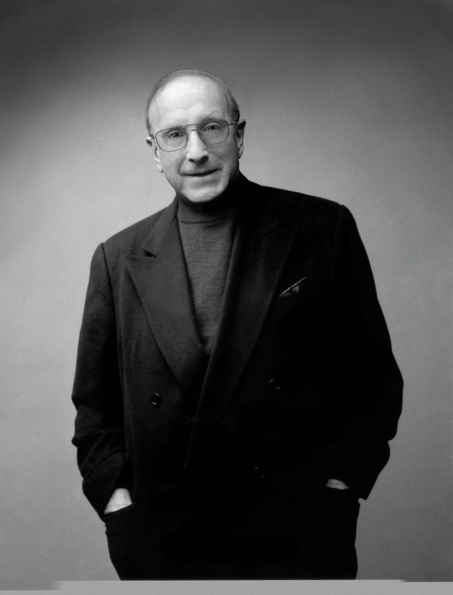 كلايف ديفيس - Clive Davis وفاة - وفاة كلايف ديفيس - ويتني هيوستن Whitney Houston - مكتشف ويتني هيوستن - Arista Records - أريستا ريكوردز - أسطورة صناعة الموسيقى - Grammy Awards - جوائز غرامي - أخبار الموسيقى العالمية - Whitney Houston mentor - Music Industry Legend - New York City - Columbia Records - CBS Records - Clive Davis dead at 94 - Aretha Franklin - Aerosmith - Santana - Bruce Springsteen - تاريخ الموسيقى الأميركية - مشاهير هوليوود - أخبار المشاهير العالمية - صناعة الموسيقى في هوليوود - كبار منتجي الموسيقى في العالم