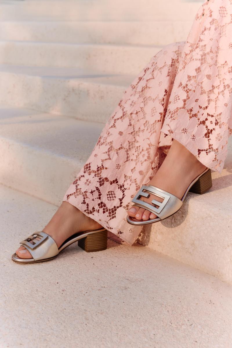 فندي تطلق مجموعة "نور"  