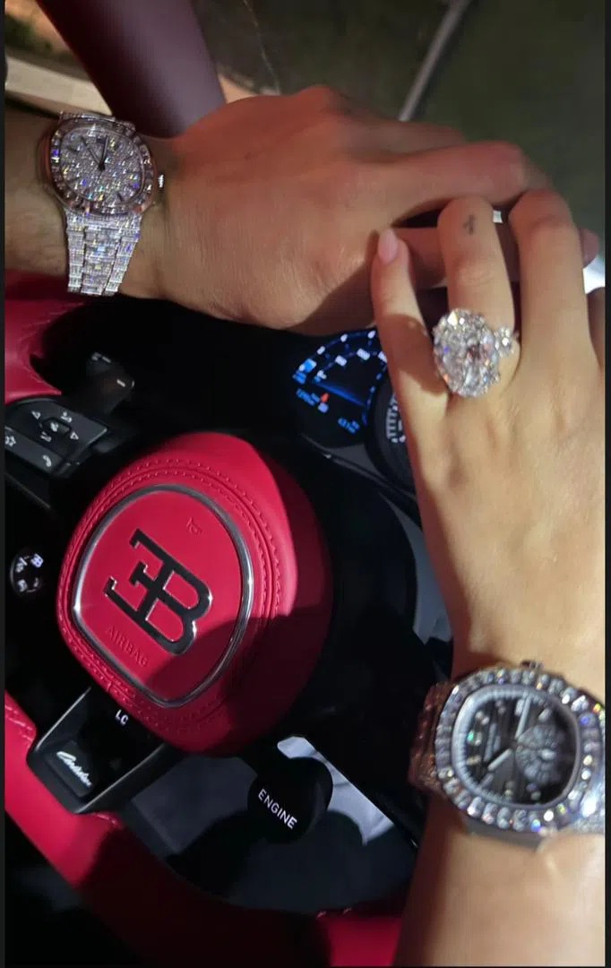 كل الأنظار على رونالدو وجورجينا وساعاتهما الماسية الفاخرة