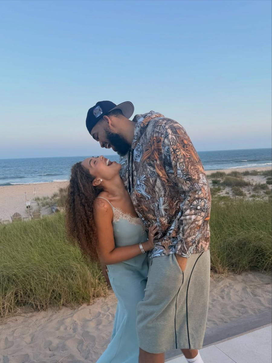جوردين وودز - Jordyn Woods - كارل أنتوني تاونز - Karl-Anthony Towns - زفاف جوردين وودز - زفاف كارل أنثوني تاونز - زفاف جوردين وودز وكارل أنثوني تاونز - زفاف هوليوود - مشاهير هوليوود - زفاف ماليبو - Malibu wedding - Kylie Jenner - Timothée Chalamet - Justin Bieber - Hailey Bieber - New York Knicks - NBA - خطوبة جوردين وودز - قصة حب جوردين وودز وكارل أنثوني تاونز - زفاف مشاهير 2026