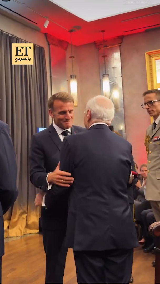 ليوناردو دي كابريو، Leonardo DiCaprio، والدا ليوناردو دي كابريو، جورج دي كابريو، إيرملين إندينبيركن، Martin Scorsese، مارتن سكورسيزي، Robert De Niro، روبرت دي نيرو، إيمانويل ماكرون، Emmanuel Macron، جوقة الشرف الفرنسية، وسام جوقة الشرف، تكريم مارتن سكورسيزي، تكريم روبرت دي نيرو، ليوناردو دي كابريو وسكورسيزي، Leonardo DiCaprio Martin Scorsese، Leonardo DiCaprio Robert De Niro، Killers of the Flower Moon، Gangs of New York، أخبار هوليوود، أخبار السينما