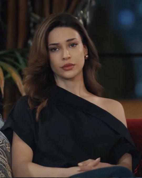 ET HIGHSTREET. من ديفريم أوزكان Devrim zkan إلى إلى سمية أيدوغان S meyye Aydo an، ستايلات عصرية مستوحاة من شخصيات مسلسل في الظل يمكن اعتمادها بسهولة في الحياة اليومية 