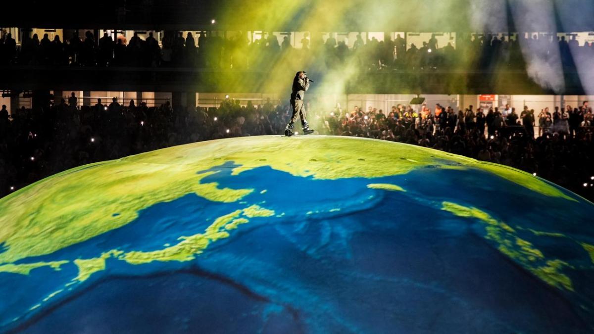 كانييه ويست - Kanye West - إسطنبول - Istanbul - استاد أتاتورك - Ataturk Olympic Stadium - حفلة ضخمة - حفل موسيقي عالمي - NTRteam - Grammy - الهيب هوب - Hip Hop - Runaway - Power - Flashing Lights - Heartless - Black Skinhead - All The Love - Homecoming - Father - Stronger - SoFi Stadium - Los Angeles - تركيا - Türkiye - حضور النجوم الأتراك - Sukru Ozyildiz - Alina Boz - Hazar Ergüçlü - Yasemin Allen - Afra Saracoglu - Asli Tandogan - Elif Buse Dogan - Burak Kut - الحفل الأكبر في مسيرة كاني ويست