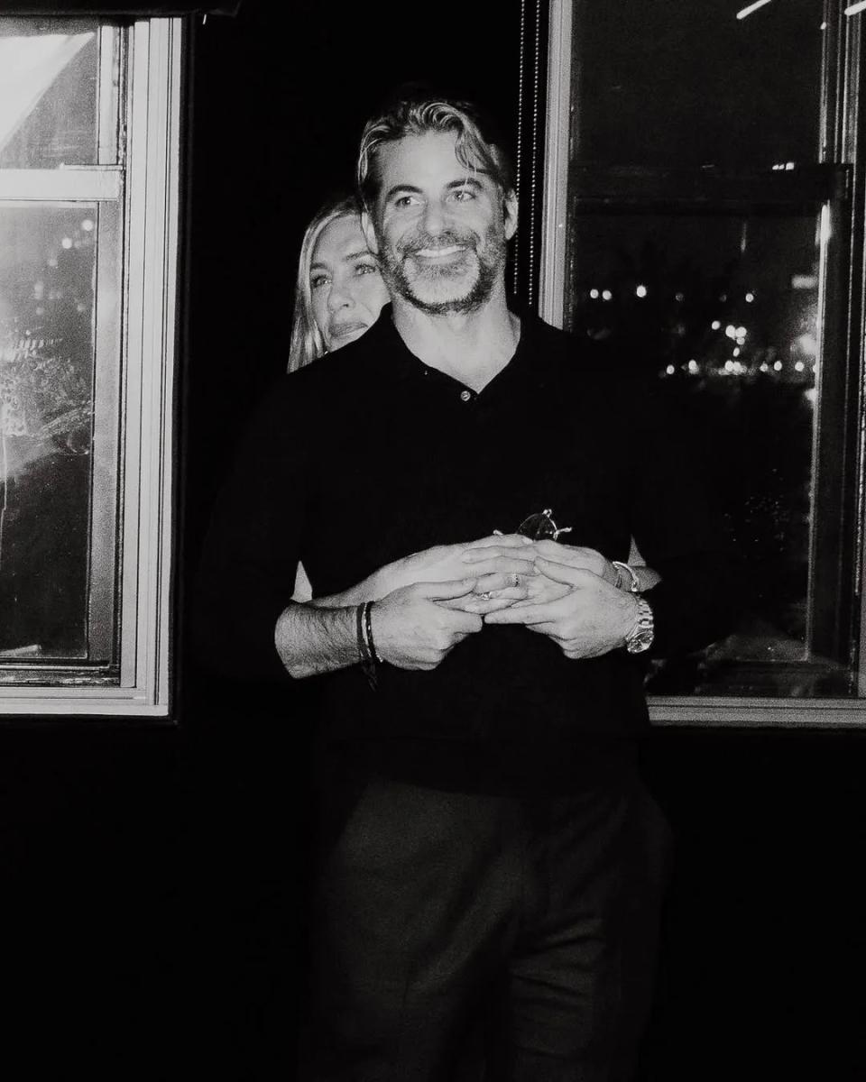 جينيفر أنيستون Jennifer Aniston - جيم كيرتس Jim Curtis - Today Show NBC - علاقة جنيفر أنيستون العاطفية - أصدقاء مسلسل Friends - قصة حب جنيفر أنيستون - Mallorca Spain - The Book of Possibility Book - أخبار هوليوود - نجوم Hollywood