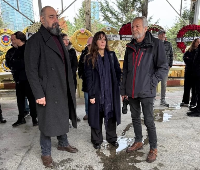 كانبولات غوركيم أرسلان - جنازة كانبولات غوركيم أرسلان - مسجد زنجيرلي كويو - بويراز كارايل - نجوم تركيا - وداع كانبولات غوركيم أرسلان - أزمة قلبية - الوسط الفني التركي