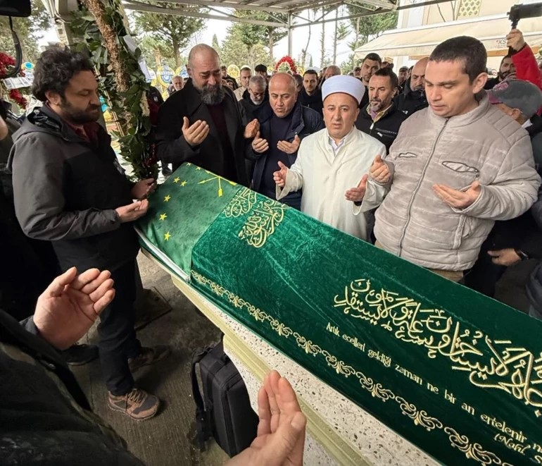 كانبولات غوركيم أرسلان - جنازة كانبولات غوركيم أرسلان - مسجد زنجيرلي كويو - بويراز كارايل - نجوم تركيا - وداع كانبولات غوركيم أرسلان - أزمة قلبية - الوسط الفني التركي