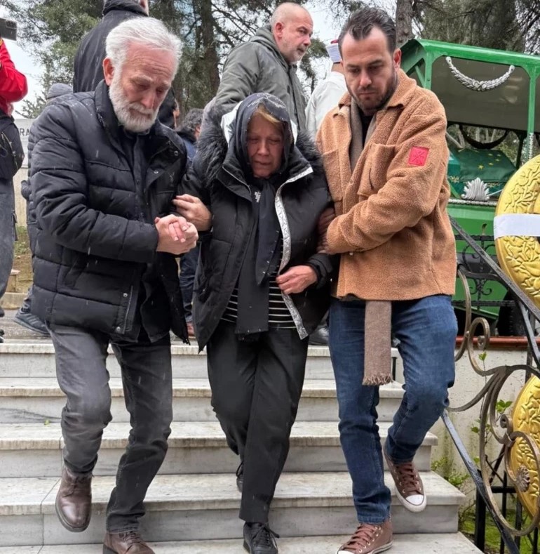 كانبولات غوركيم أرسلان - جنازة كانبولات غوركيم أرسلان - مسجد زنجيرلي كويو - بويراز كارايل - نجوم تركيا - وداع كانبولات غوركيم أرسلان - أزمة قلبية - الوسط الفني التركي