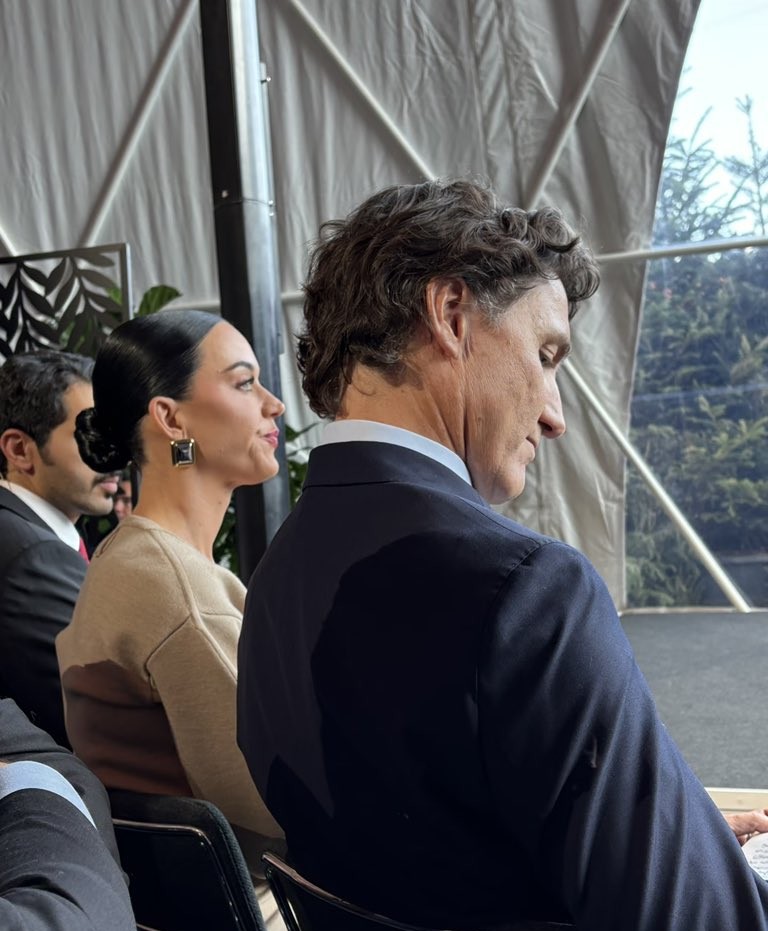 كاتي بيري Katy Perry - جاستن ترودو Justin Trudeau - علاقة كاتي بيري وجاستن ترودو - ظهور كايتي بيري في دافوس - World Economic Forum Davos - Joy Awards 2026 Riyadh - حفل Joy Awards الرياض - Katy Perry Joy Awards performance - Lifetimes tour Katy Perry - أخبار المشاهير العالمية 2026