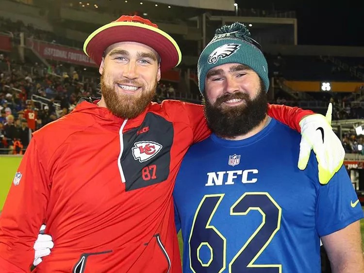 تايلور سويفت - Taylor Swift - ترافيس كيلسي - Travis Kelce - جيسون كيلسي - Jason Kelce - زفاف تايلور سويفت - زفاف ترافيس كيلسي - Taylor Swift wedding - Travis Kelce wedding - Madison Square Garden - ماديسون سكوير غاردن - نيويورك - New York City - آدم ساندلر - Adam Sandler - براد بيت - Brad Pitt - كونان أوبراين - Conan O'Brien - Kylie Kelce - Kansas City Chiefs - أخبار تايلور سويفت - أخبار هوليوود - مشاهير هوليوود - حفل زفاف المشاهير - Taylor Swift News - Travis Kelce News