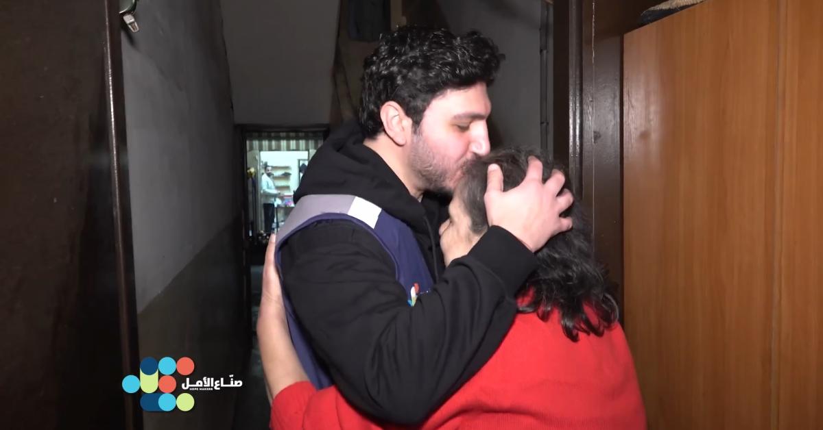 محمد شاكر - الفن يصنع الأمل - ET بالعربي - صناع الأمل - مبادرات إنسانية - قصص إنسانية في لبنان - دعم كبار السن - مساعدات إنسانية