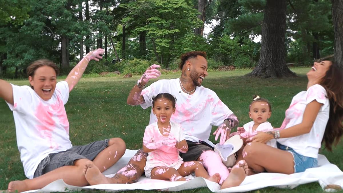 نيمار - Neymar Jr - برونا بيانكاردي - Bruna Biancardi - طفل نيمار الخامس - ابنة نيمار الجديدة - نيمار يصبح أباً للمرة الخامسة - حمل برونا بيانكاردي - Neymar Jr baby girl - Neymar family - Mavie Neymar - Mel Neymar - Helena Neymar - Davi Lucca - Neymar children - Neymar and Bruna Biancardi - Neymar World Cup 2026 - كأس العالم 2026 - FIFA World Cup 2026 - أخبار نيمار - Neymar latest news - مشاهير البرازيل - Bruna Biancardi pregnancy - gender reveal Neymar - Neymar daughter announcement - YouTube Bruna Biancardi - Brazil football star Neymar - عائلة نيمار - أخبار المشاهير العالمية - Hollywood celebrity news - celebrity baby news - Neymar Jr daughters - Amanda Kimberlly - Carolina Dantas