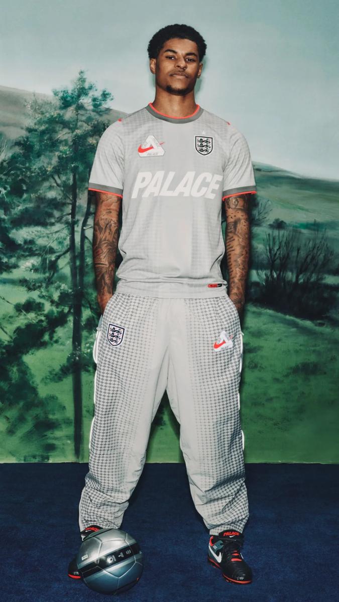 Nike × Palace Skateboards ×&nbsp;منتخب إنجلترا