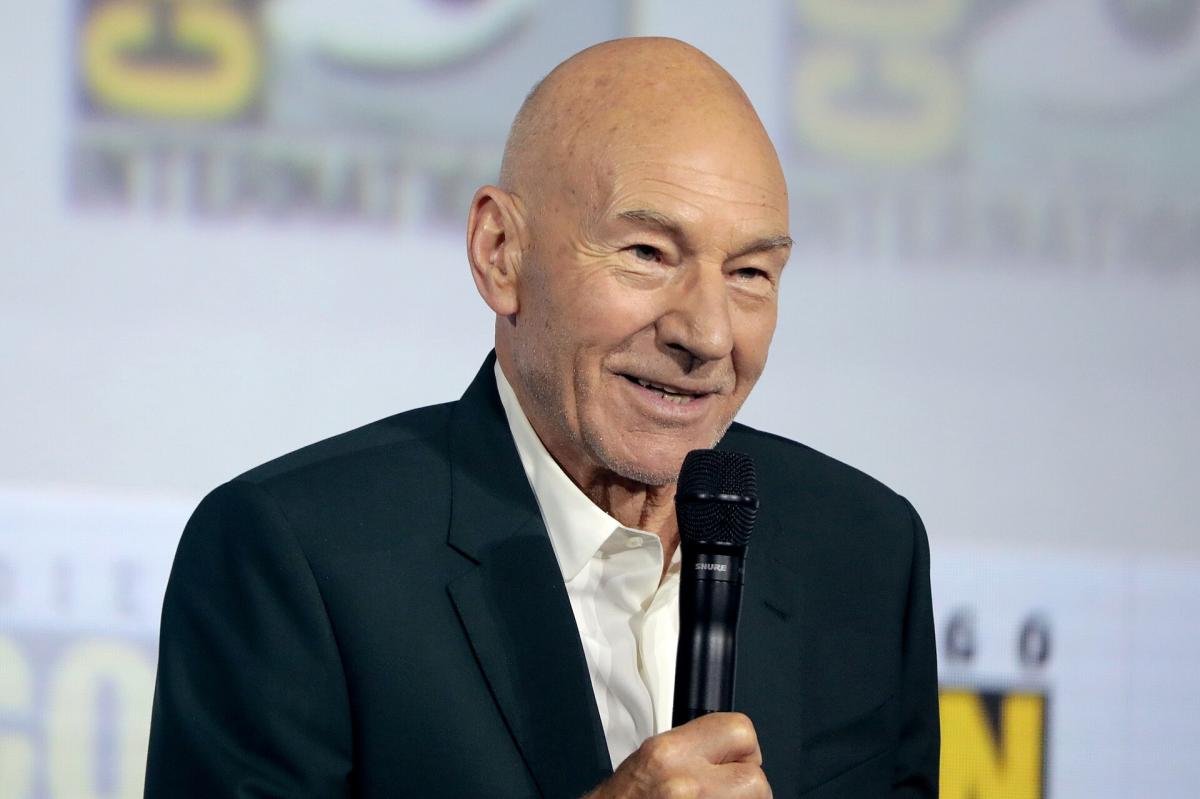 وفاة باتريك ستيوارت، باتريك ستيوارت، Patrick Stewart، نجوم هوليوود ينعون باتريك ستيوارت، هيو جاكمان، إيان ماكيلين، ويليام شاتنر، ستار تريك، إكس مين، رحيل باتريك ستيوارت.