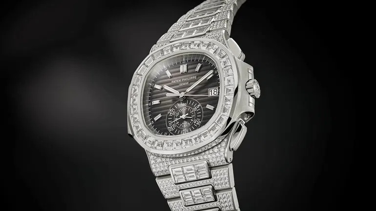 ساعة Philippe haute Joaillerie Nautilus Flyback Chronograph white gold, diamond set Black Dial watch