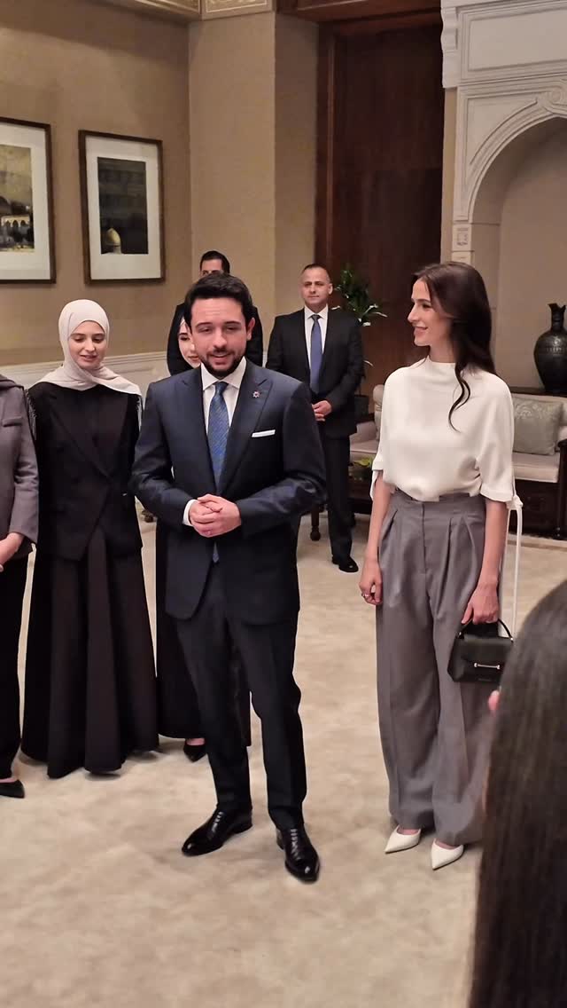 الأميرة رجوة بإطلالة عاجية أنيقة واسلوب كلاسيكي