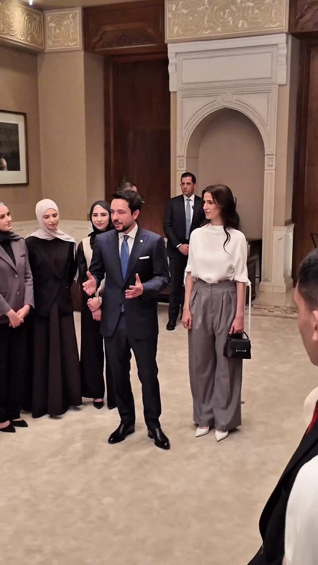الأميرة رجوة بإطلالة عاجية أنيقة واسلوب كلاسيكي
