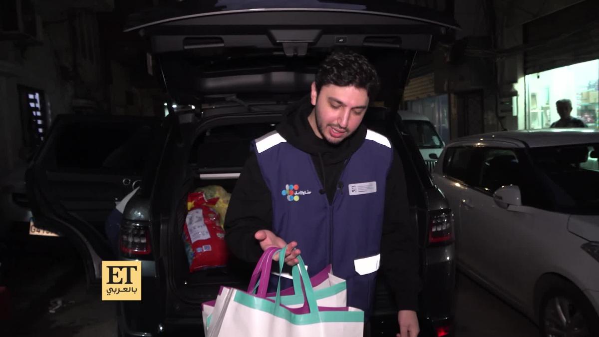 محمد شاكر - الفن يصنع الأمل - ET بالعربي - صناع الأمل - مبادرات إنسانية - قصص إنسانية في لبنان - دعم كبار السن - مساعدات إنسانية