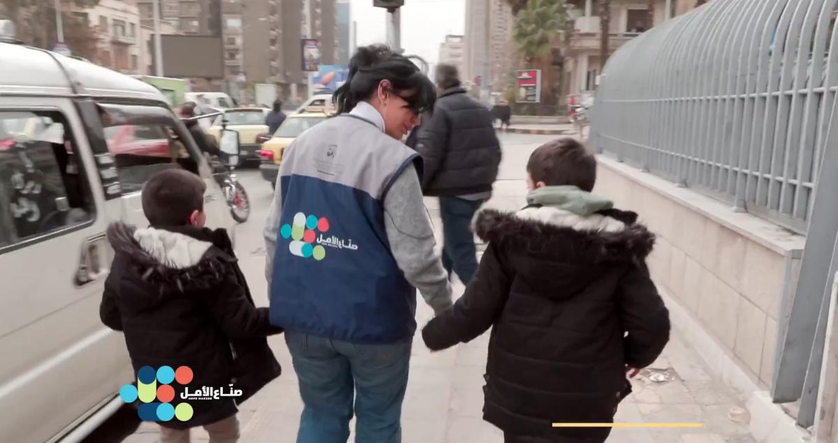 رشا شربتجي - مبادرة الفن يصنع الأمل - عائلة أبو إلياس - دعم إنساني في سوريا - فقدان البصر عند الأطفال