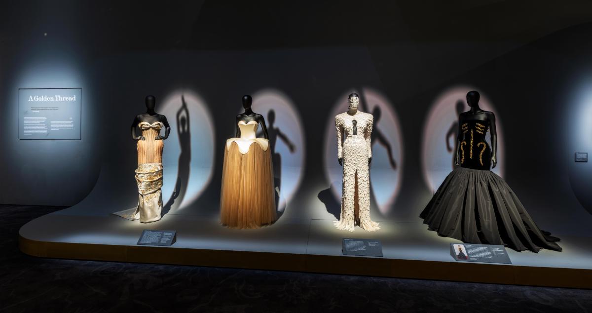 معرض استثنائي يحتفي بإرث سكياباريللي في لندن