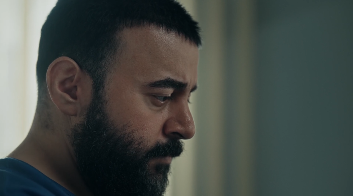 مسلسل أحمر ولا أبيض الحلقة 1