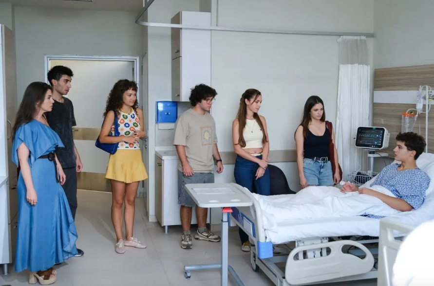 مسلسل مازلت في السابعة عشر الحلقة 18