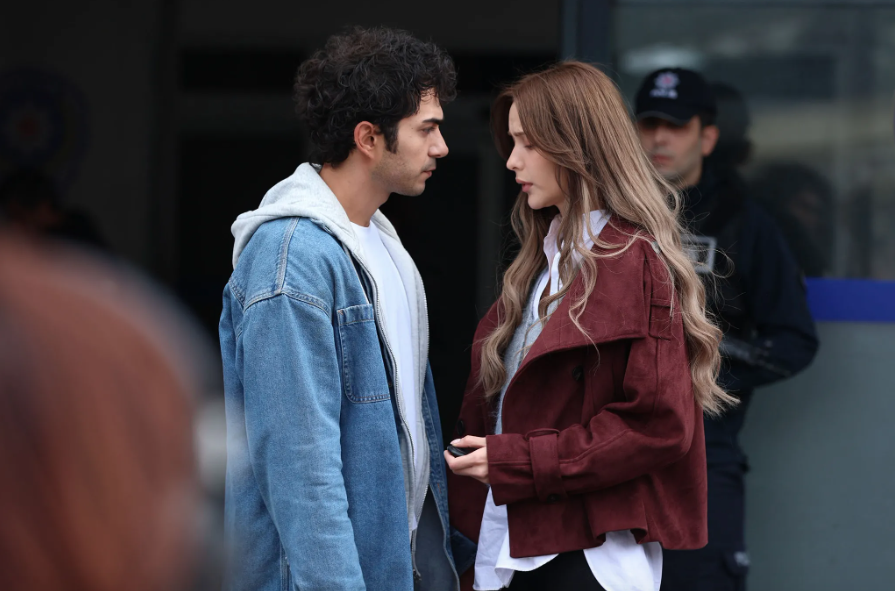 مسلسل إسطنبول رأسا على عقب الحلقة 17