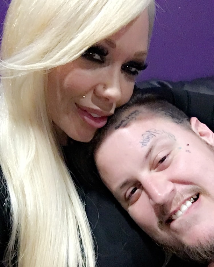 جيلي رول - Jelly Roll - باني إكس أو - Bunnie Xo - طلاق جيلي رول - Jelly Roll divorce - انفصال جيلي رول وباني إكس أو - Jason DeFord - Alisa DeFord - Grammy Awards 2026 - أخبار هوليوود - أخبار المشاهير - Celebrity Divorce 2026 - Country Music Star - Tennessee - Las Vegas - Stripped Down Unfiltered and Unapologetic - IVF Journey - Surrogacy - Best Contemporary Country Album - Hollywood Celebrity News - ET بالعربي - أخبار النجوم العالميين - طلاق المشاهير 2026 - Jelly Roll and Bunnie Xo split - Country Music News - Entertainment News USA