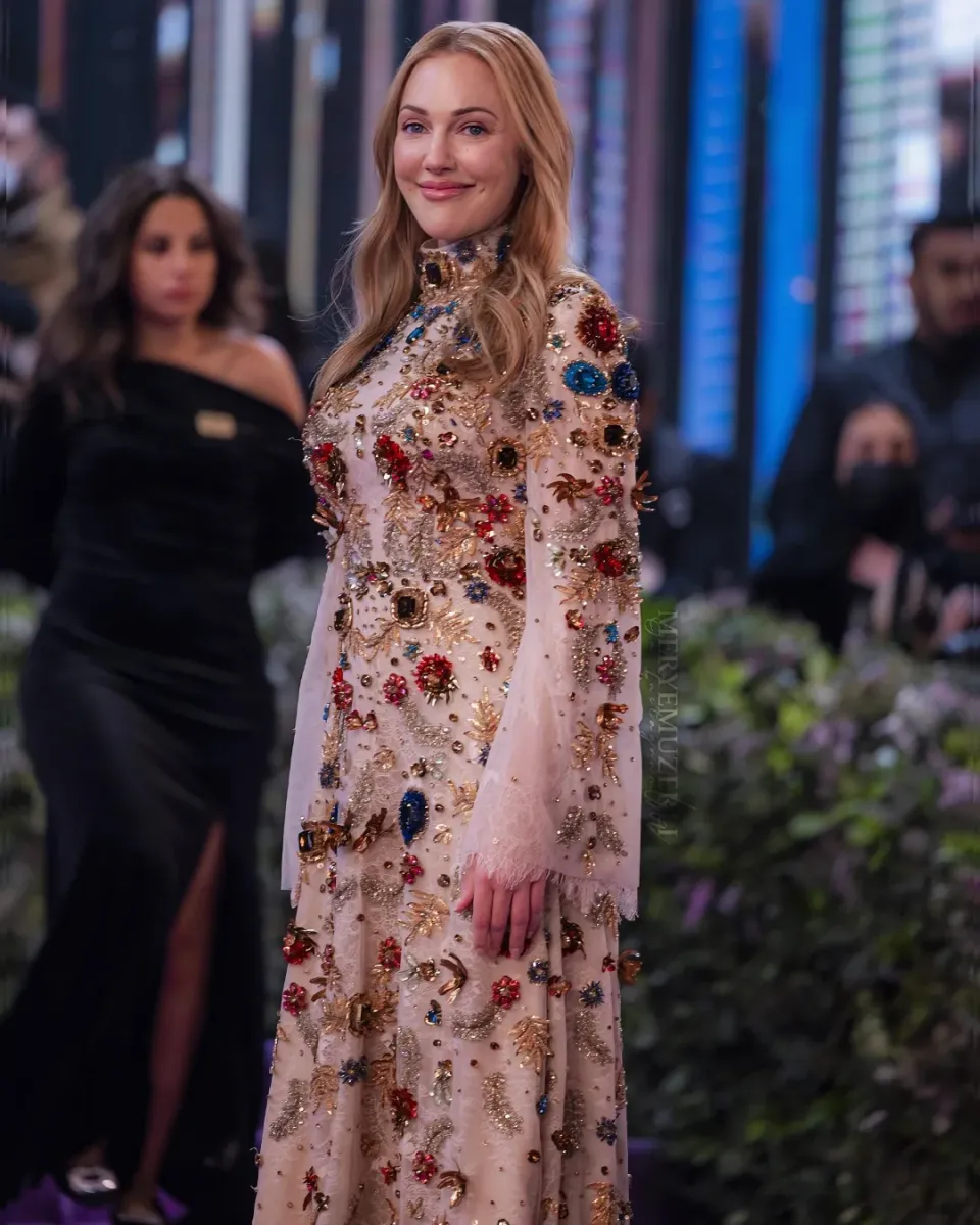 هازال كايا Hazal Kaya - مريم أوزرلي Meryem Uzerli - Joy Awards - حفل Joy Awards الرياض - نجمات تركيا - أخبار المشاهير الأتراك - ترند السوشيال ميديا - نجوم الدراما التركية - ET بالعربي - Riyadh Joy Awards