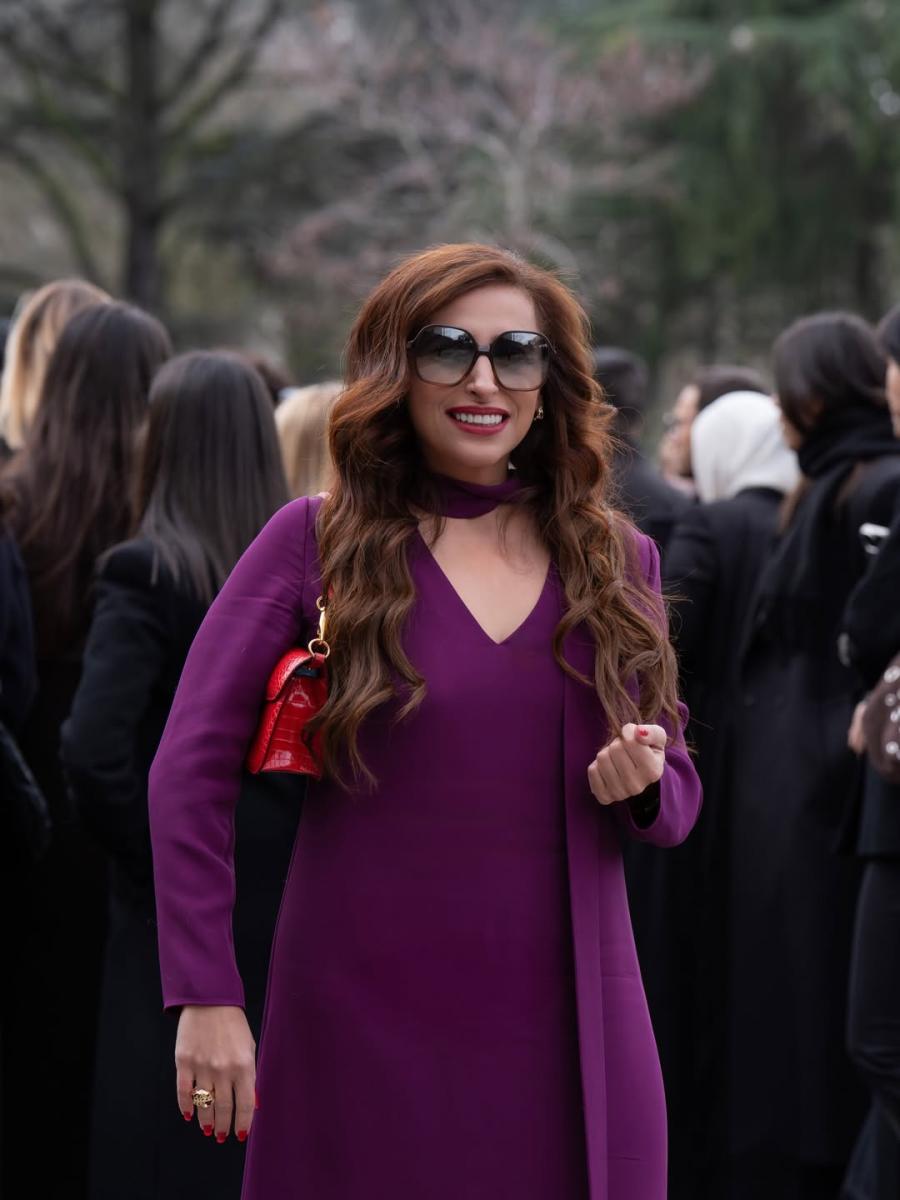 الشيخة بدور بإطلالة شتوية بمعطف الفرو من فالنتينو 