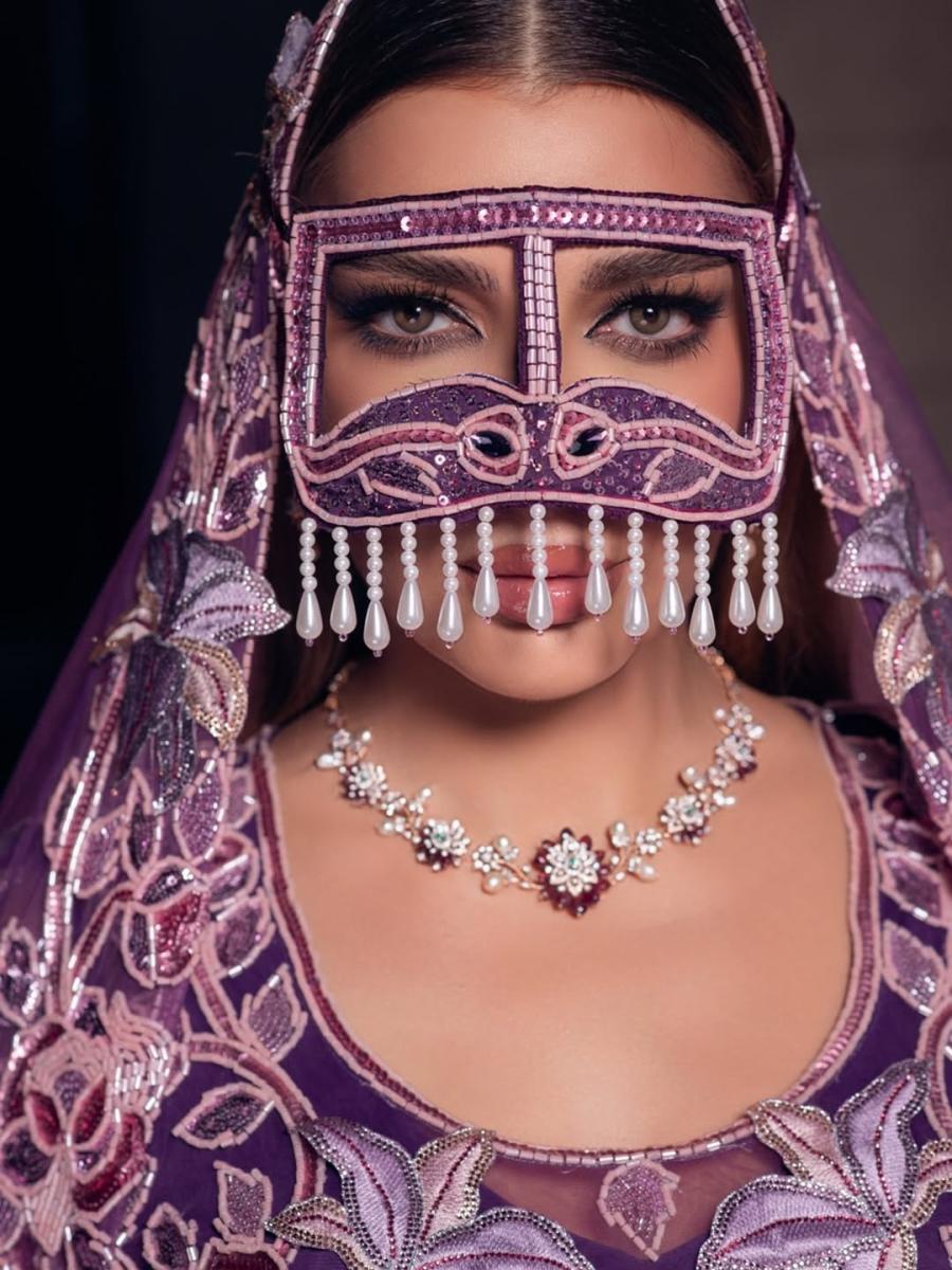 أصالة باطلالة تراثية مع البرقع بتوقيع اماراتي