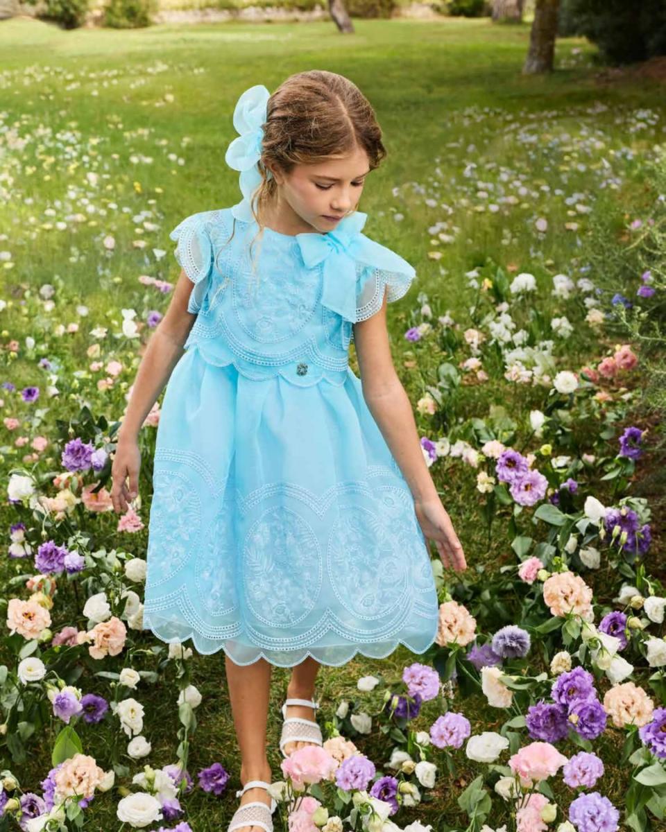 أزياء أطفال فاخرة من إيلي صعب لصيف 2026