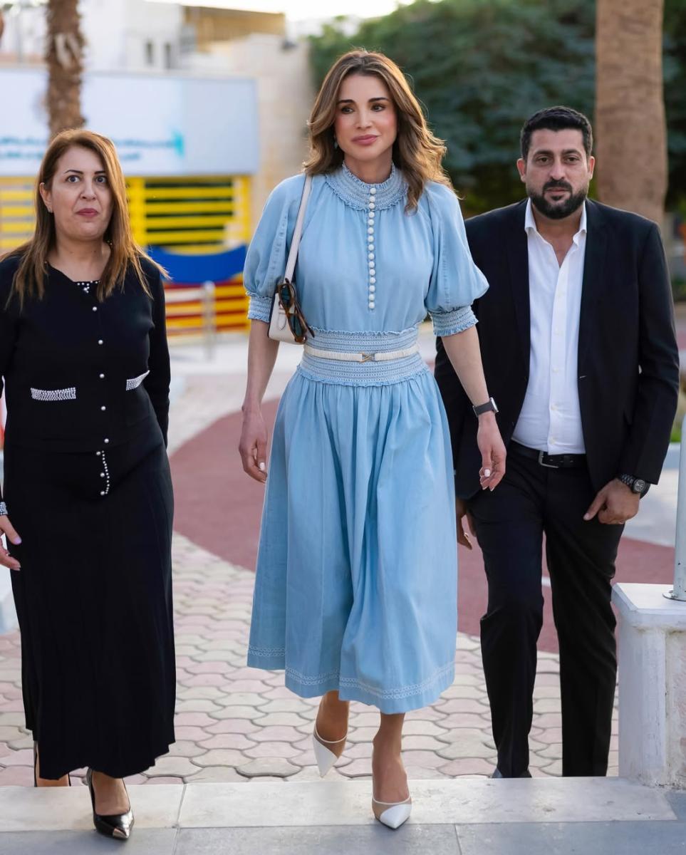 الملكة رانيا تختار الدنيم بتوقيع زيمرمان في العقبة 