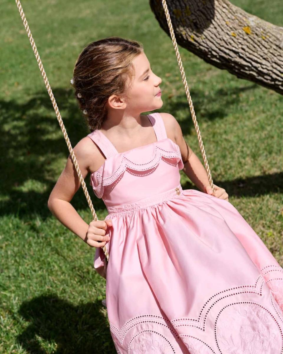 أزياء أطفال فاخرة من إيلي صعب لصيف 2026